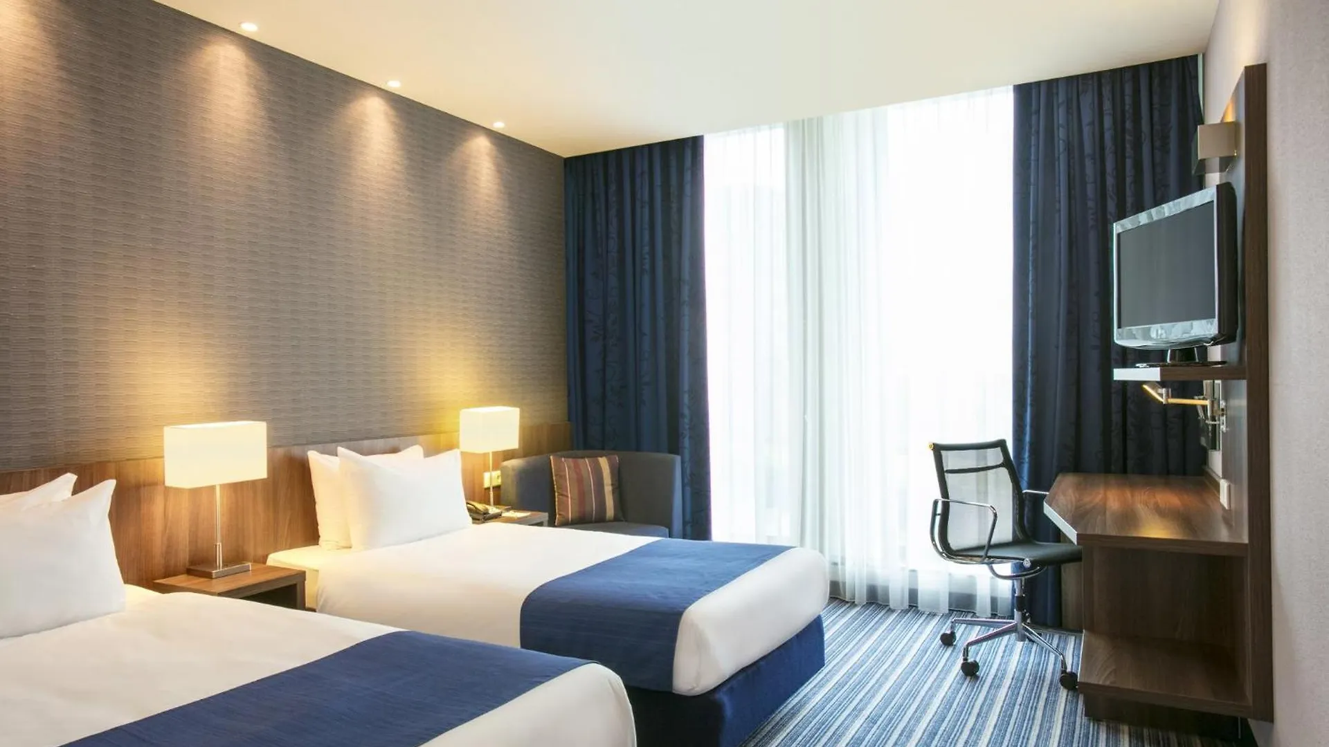 Holiday Inn Express Rotterdam - Central Station, An Ihg Hotel 3*,  הולנד