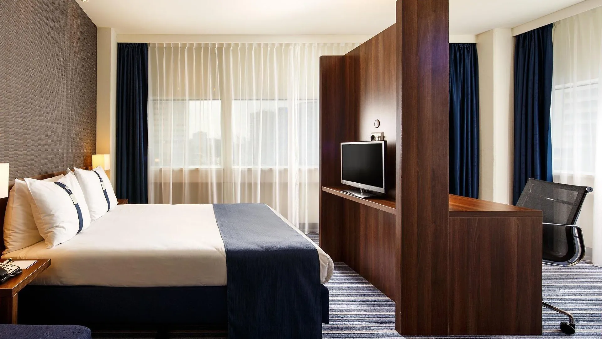 Holiday Inn Express Rotterdam - Central Station, An Ihg Hotel 3*,